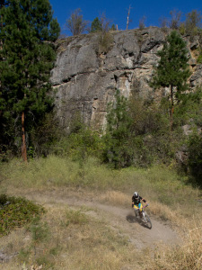 Bush Pilot Biking - Ansgar & Tina